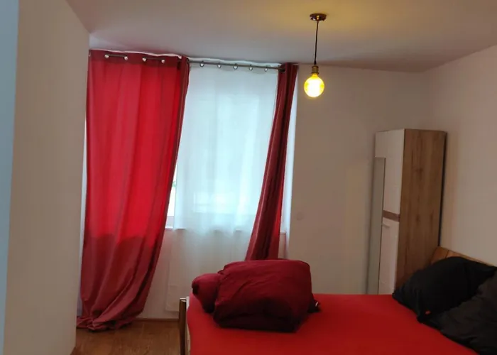 Beautiful With Parking, Brilliant Location *